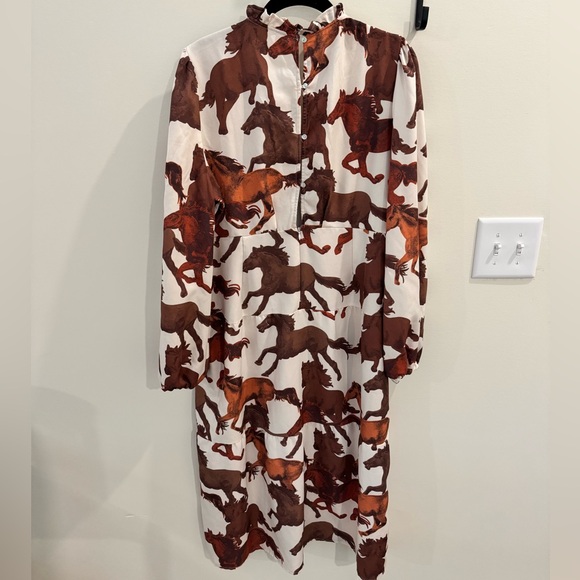 Horse Dress - Picture 1 of 7
